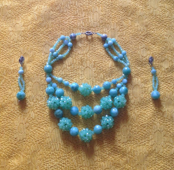 NMA -  STYLE IS INNATE necklace designed by Eeefy Agate Stone is From the luxurious climes of the PLATEU State of Nigeria  Spiritual powers of AGATE stones: Protection, Strength and Harmony Crystals made in China