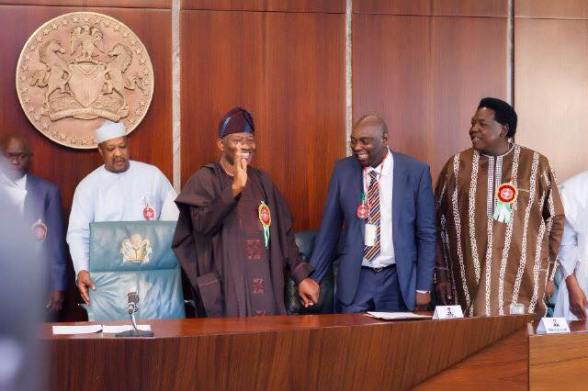 12048660_10205092442656711_465107724_n