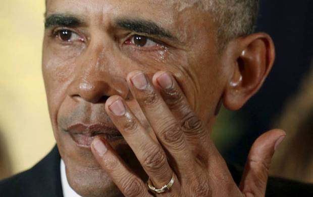 U.S. President Barack Obama wipes away tears when talking about Newtown and other mass killings during an event held to announce new gun control measures, at the White House in Washington January 5, 2016.  The White House unveiled gun control measures on Monday that require more gun sellers to get licenses and more gun buyers to undergo background checks, moves President Barack Obama said were well within his authority to implement without congressional approval. REUTERS/Kevin Lamarque