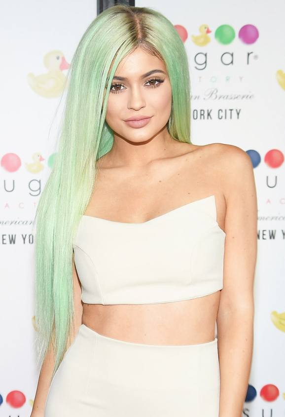 kylie-jenner-cb629cb9-90ec-48f4-b450-d0d32702528a