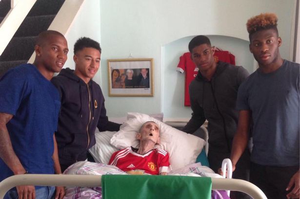 manchester-united-football-stars-visit-frail-fan-at-his-bedside