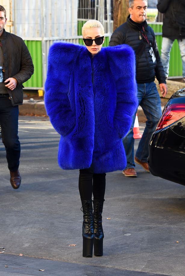 lady-gaga-and-kendall-jenner-arrive-at-the-victorias-secret-runway-show-in-paris