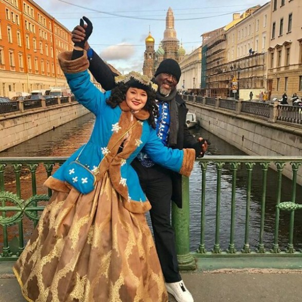 Senator Dino Melaye enjoys the company of a beautiful white lady...(photos)