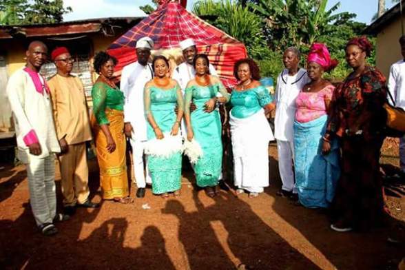 Photos: Beautiful twin sisters wed same day in Abia